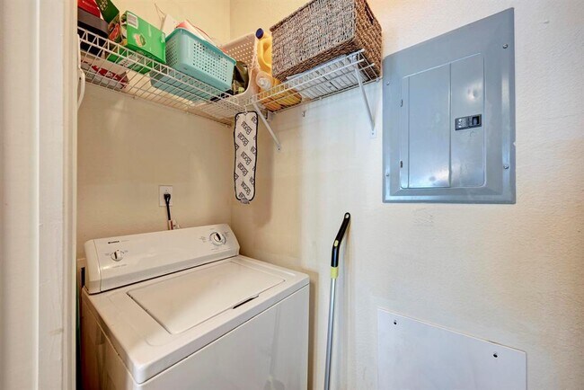 Building Photo - 2505 San Gabriel St