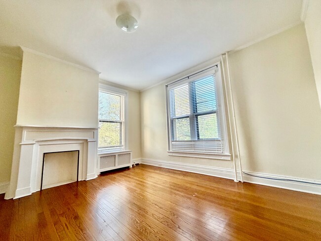 Building Photo - 225 N Broadway