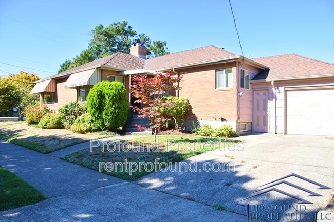 Building Photo - 4315 NE Thompson St