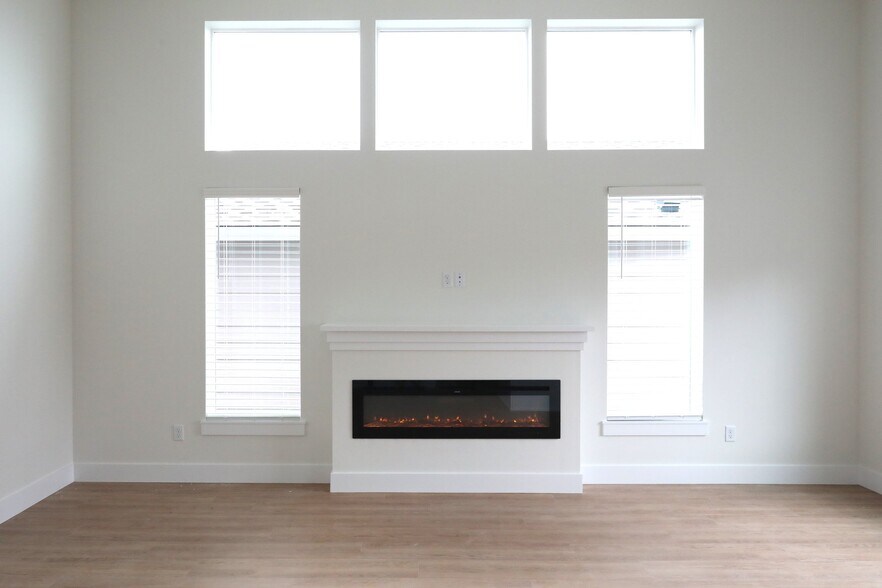 Building Photo - 12905 SE Ridgecrest Rd