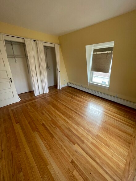 Bedroom 1 - 54 Allen St