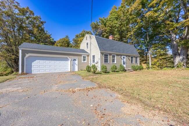 Building Photo - Charming 4 Bedroom Colonial with Updated K...