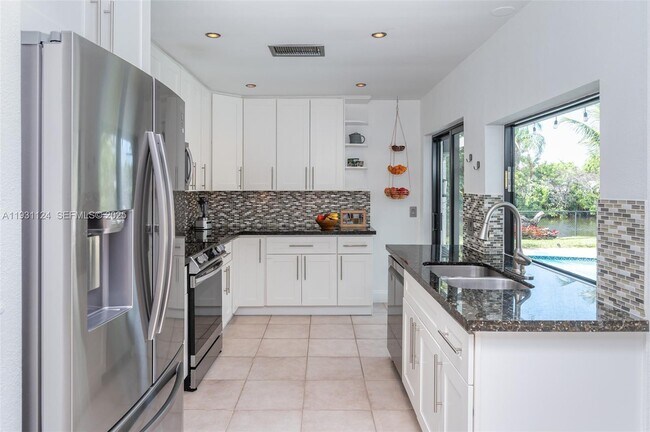 Building Photo - 511 SW 168th Ave