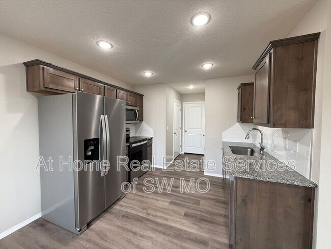 Building Photo - 820 E Watermill Cir