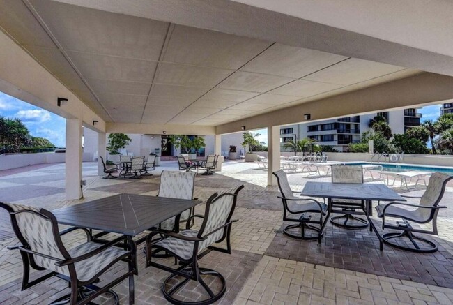 Building Photo - 4200 N Ocean Dr