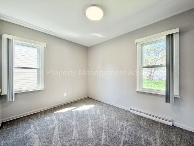 Building Photo - Meticulously Maintained 2 Bedroom Ranch with Large Backyard!