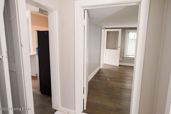 Building Photo - 208 Pope St