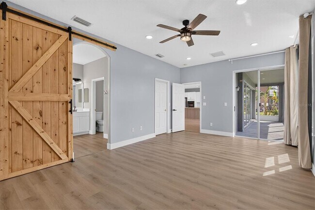 Building Photo - 10725 Banfield Dr