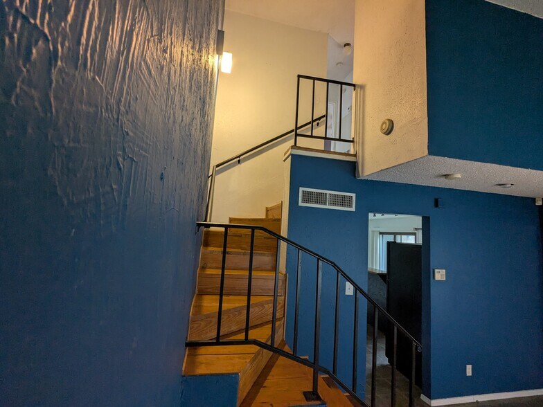Stairs - 9515 Blue Creek Ln