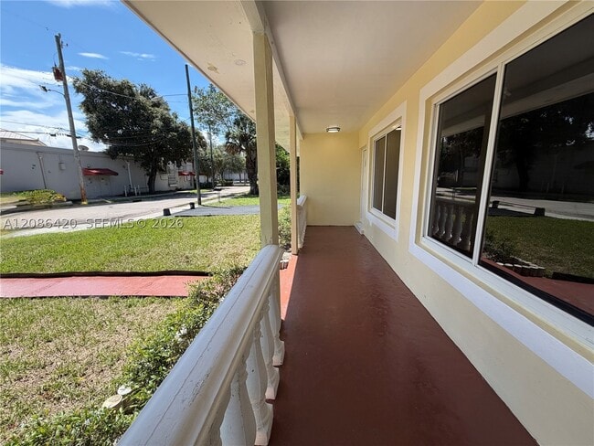Building Photo - 335 NE 168th St