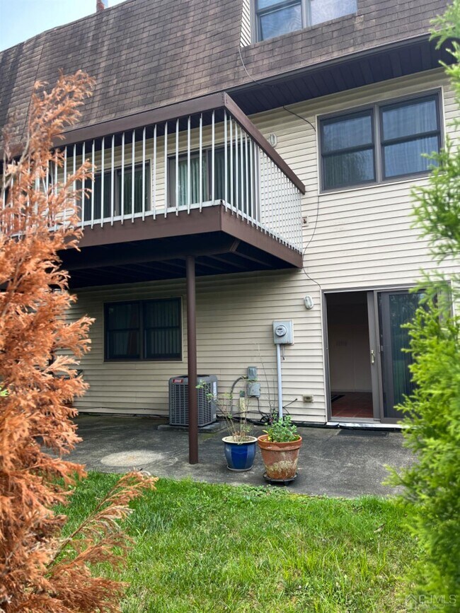 Building Photo - 3601 N Oaks Blvd