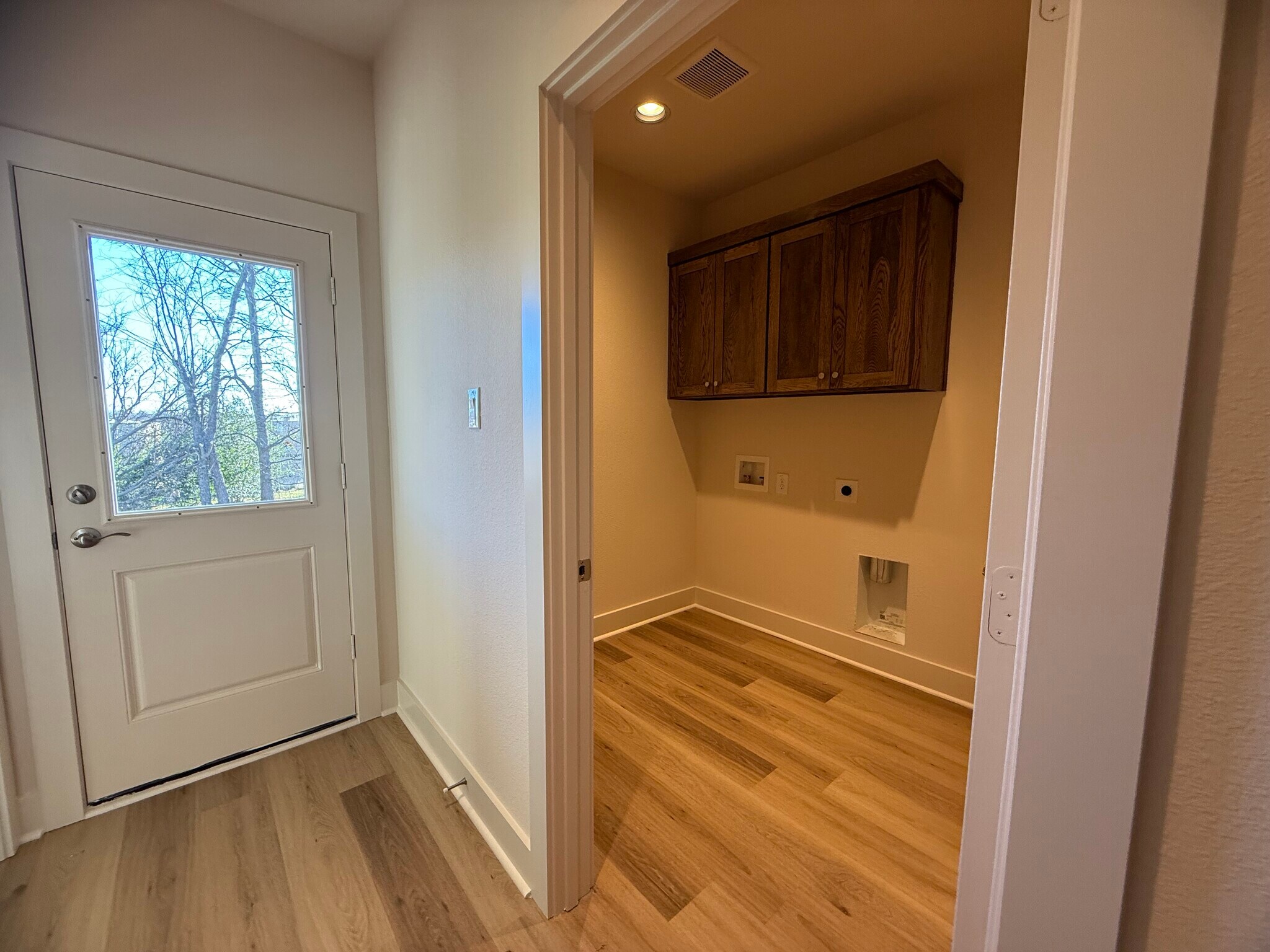 Building Photo - 207 Railroad Ave