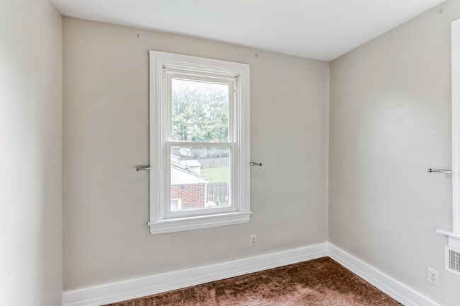 Building Photo - 123 Main St