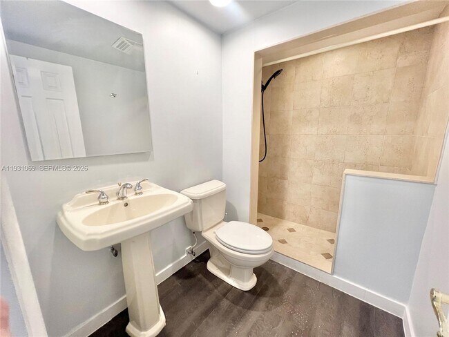 Building Photo - 240 Galen Dr