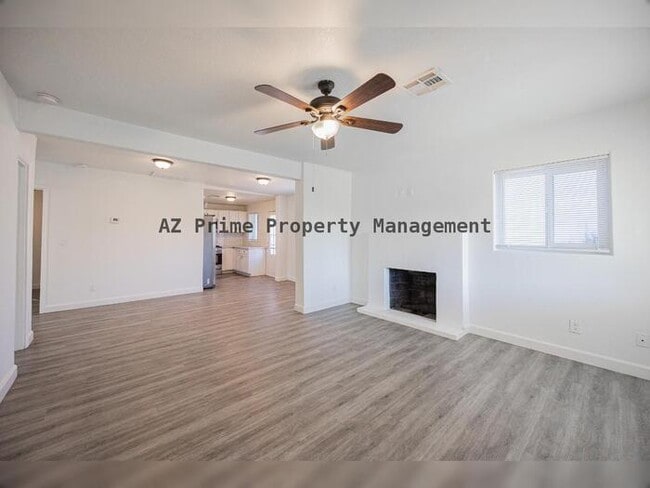 Building Photo - 2646 E Willetta St