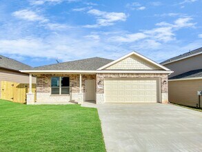 Building Photo - 13067 Clear View Dr