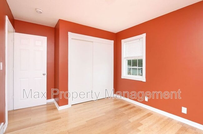 Building Photo - 1040 39th St