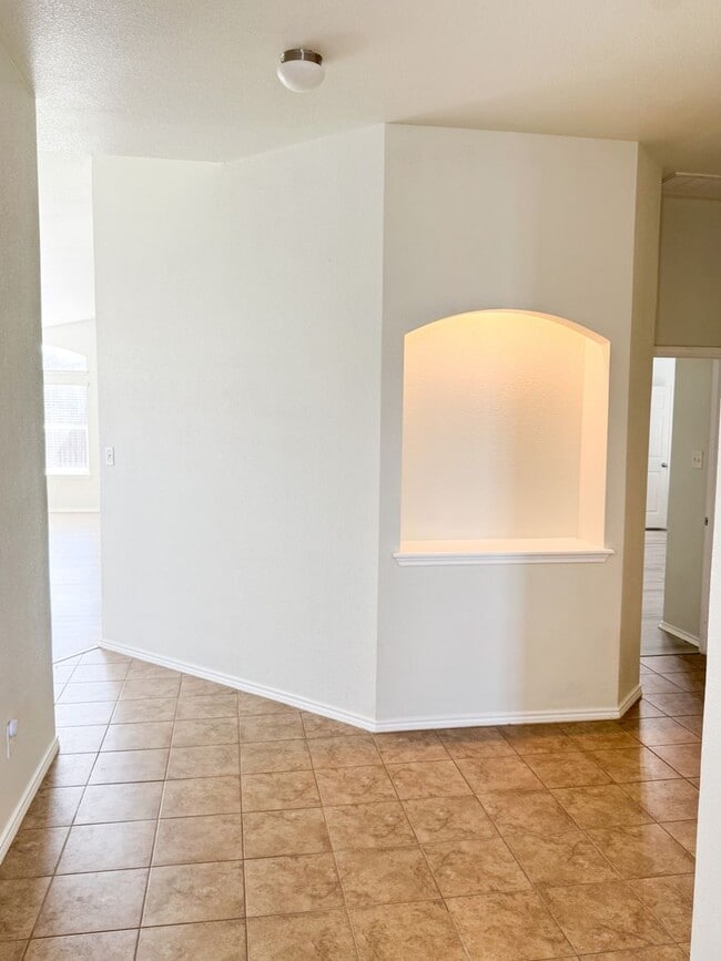 Building Photo - Charming well-maintained 4-bedroom, 2-bath home tucked in a quiet cul-de-sac just minutes from Fo...