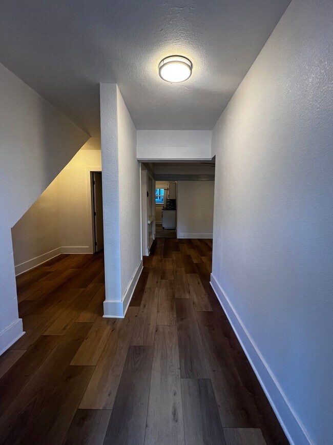 Building Photo - MOVE IN SPECIAL - Modern DTLB living with ...