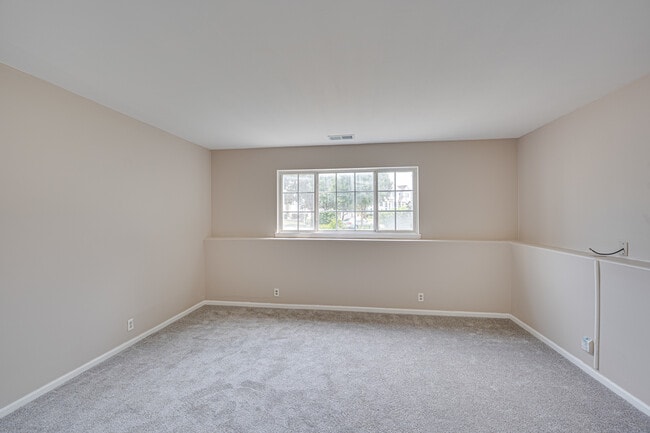 Building Photo - 3399 Ravinia Cir