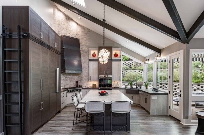 Building Photo - Stunning 4-Bedroom, 4-Bathroom Luxury Home...