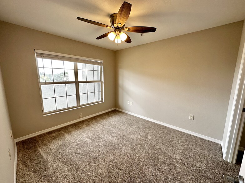 Building Photo - 4274 Calinda Ln