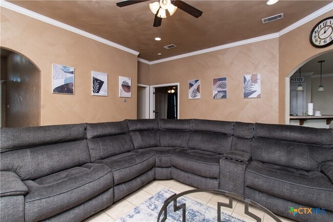 Building Photo - 305 Hedy Dr