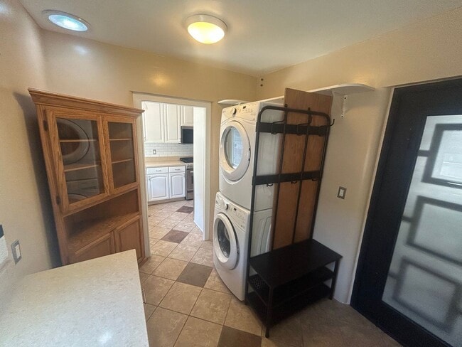 Building Photo - Charming 1951 Tujunga Home – Hillside Hide...