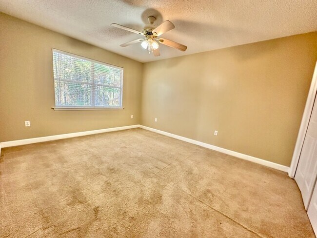 Building Photo - 302 Cll Escada