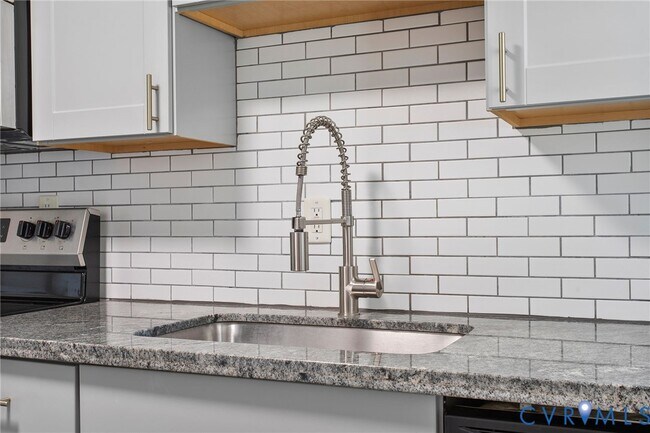 Building Photo - 1837 Grayland Ave