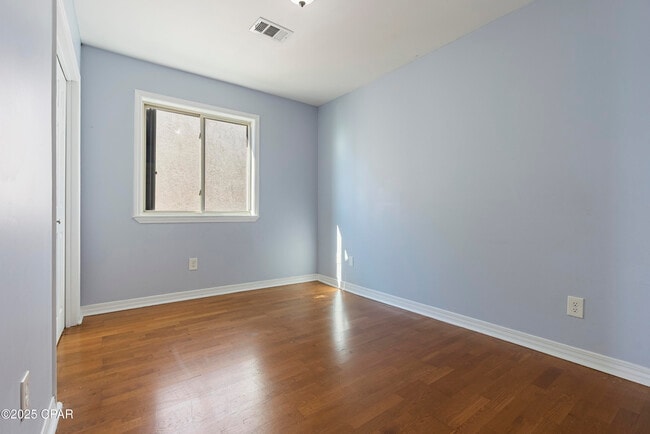 Building Photo - 6453 Oak Shr Dr