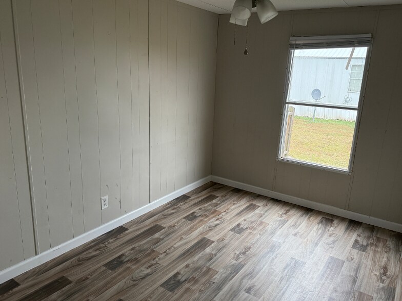 Building Photo - 80 Redwood Ln