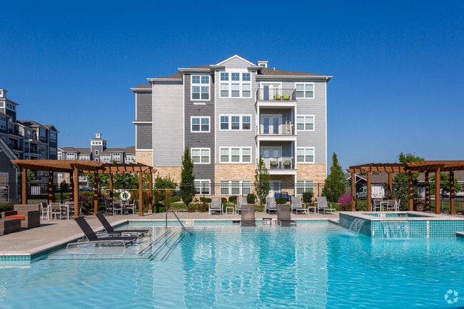 Building Photo - Village West