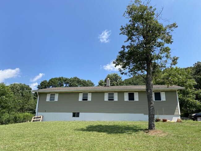 Building Photo - 52 Windy Hill Rd