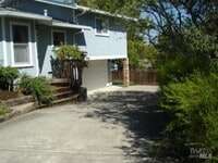 Building Photo - 510 Wellington Way