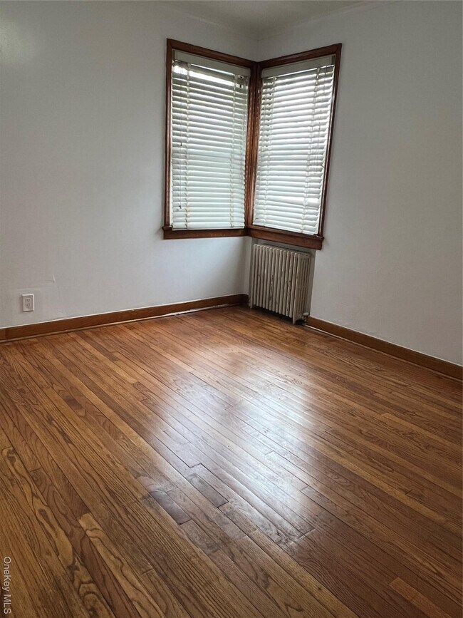 Building Photo - 92 Fir St