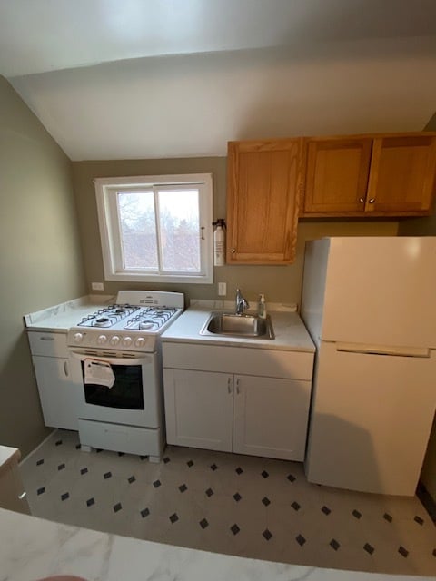 Building Photo - 808 Midland Ave