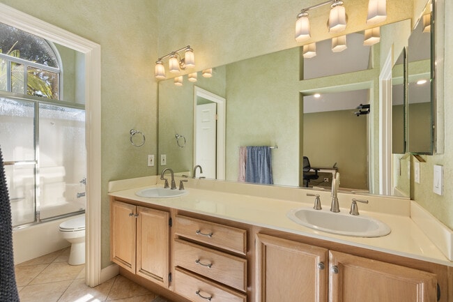 Building Photo - 16140 Av. Venusto