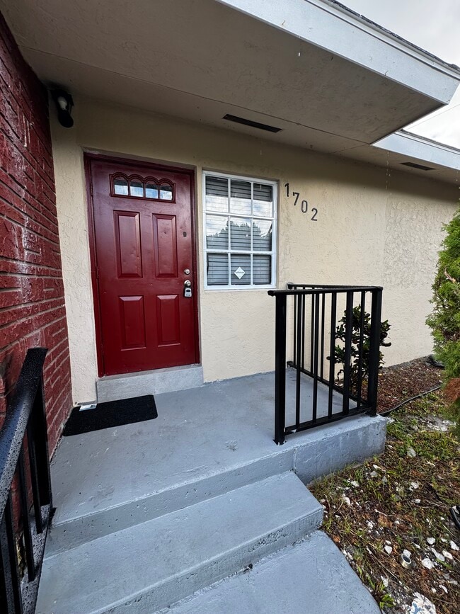 Building Photo - 1702 Barton Ct
