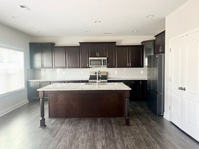 Building Photo - Stunning 4BR 3BA Home in Colfax