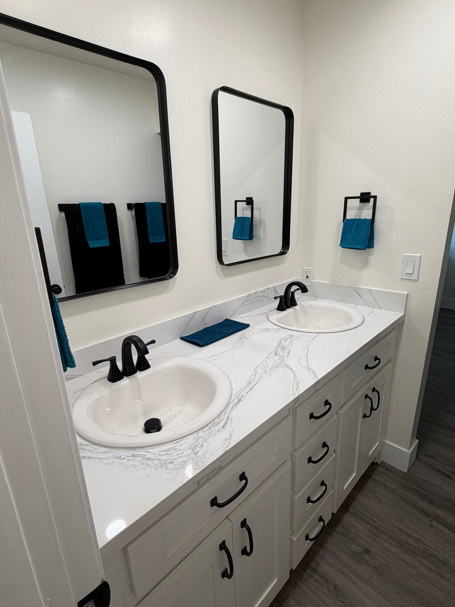 Master bathroom - 5128 Greenberry Dr