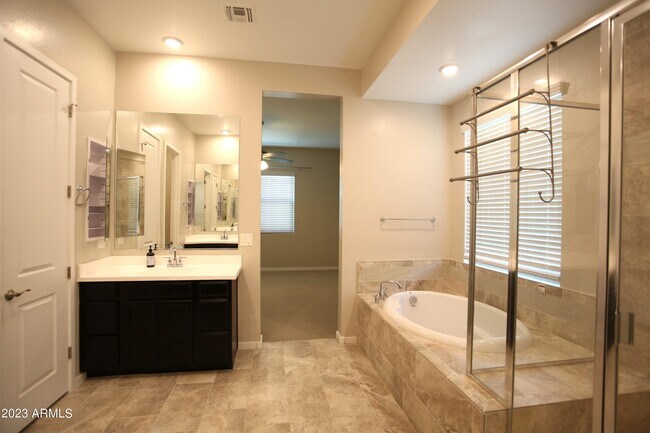 Building Photo - 1201 E Cherrywood Pl