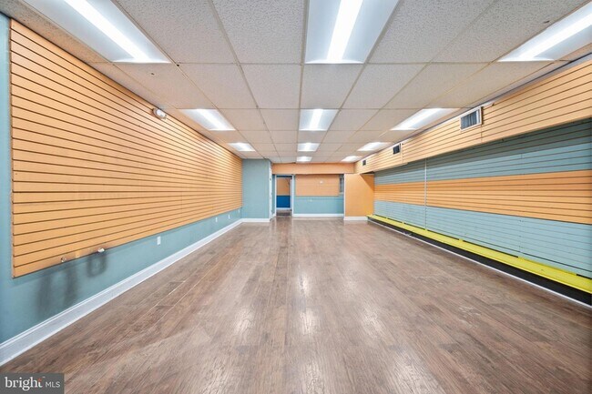 Building Photo - 807 Eastern Blvd