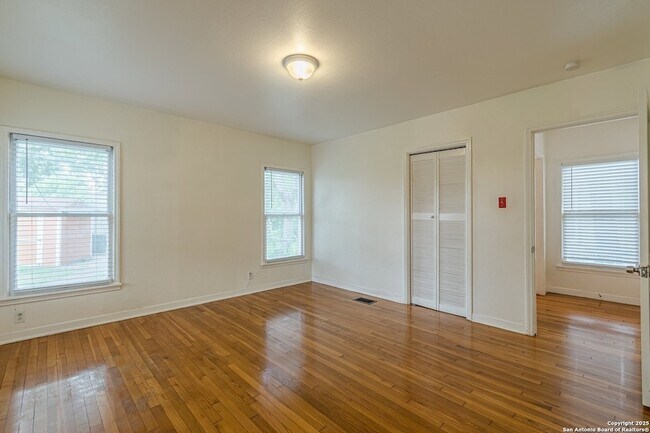 Building Photo - 416 Alexander Hamilton Dr