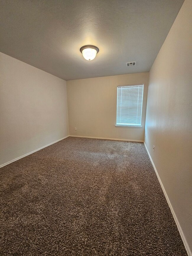 Building Photo - (3) Bed/(2) Bath with Storm Shelter Avail NOW!