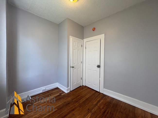 Building Photo - 3-Bedroom Home with Fireplace, Fenced Yard...