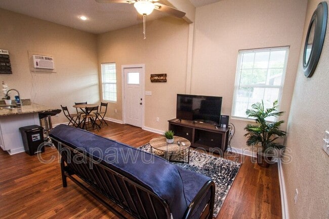 Building Photo - 121 Douglas Way St