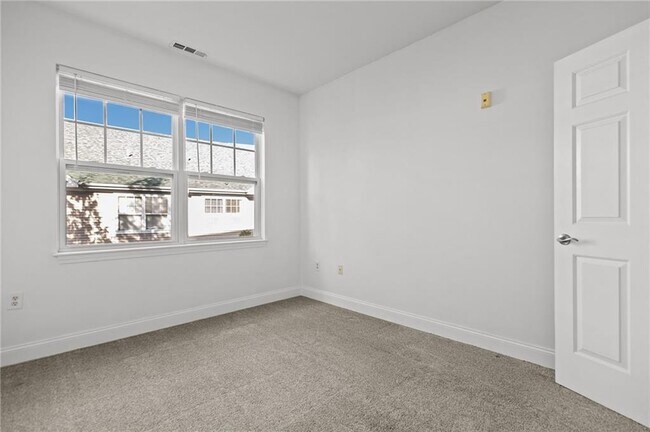 Building Photo - 106 E Mill St