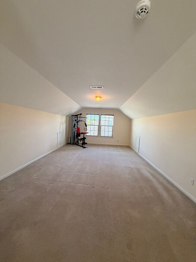 Building Photo - 42 Kilverstone Way