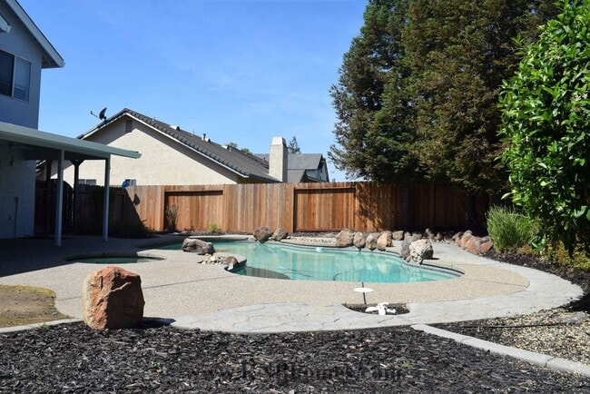 Building Photo - 1024 McRae Way